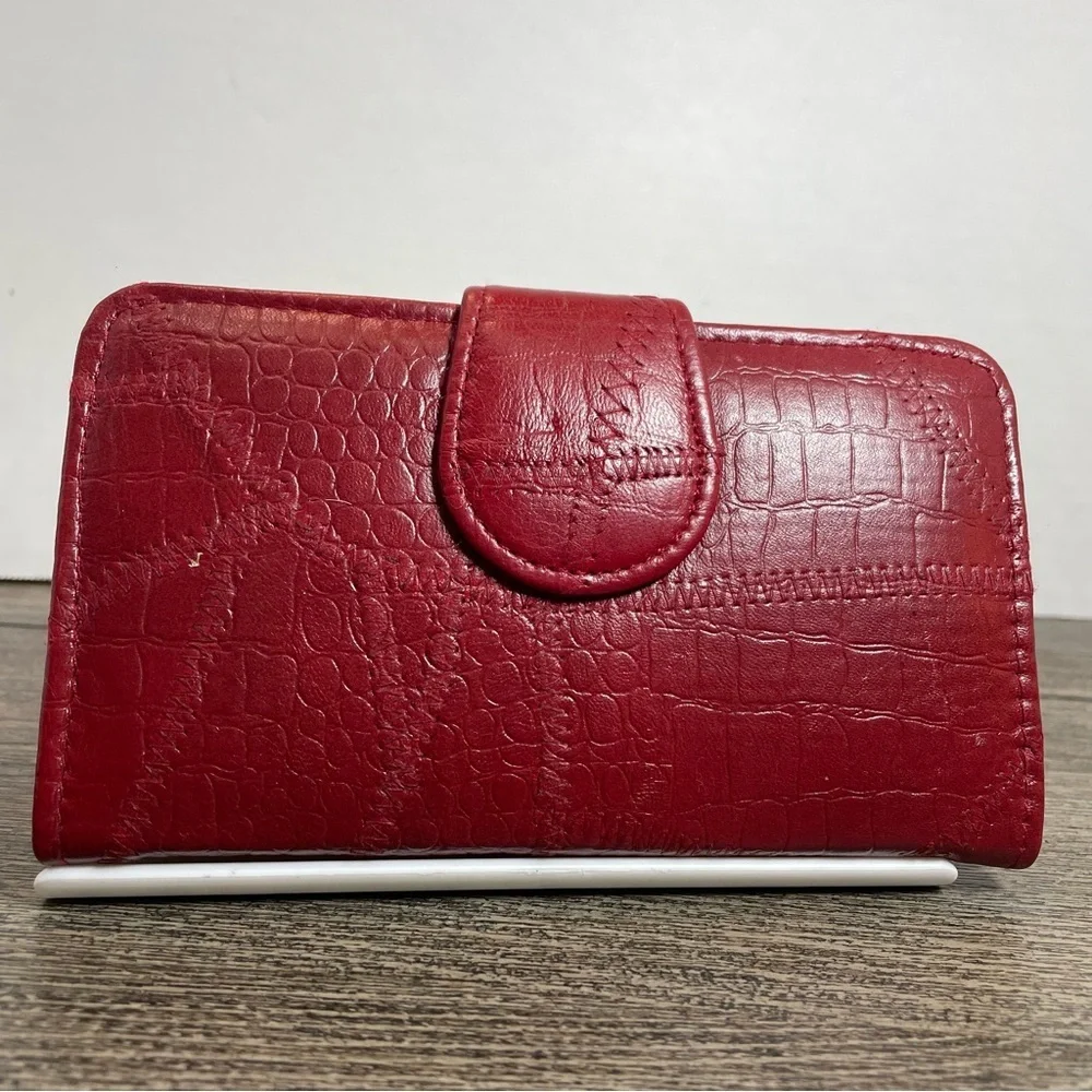 Red Croc-Embossed Wallet patchwork look. Leather. Pre-owned.
